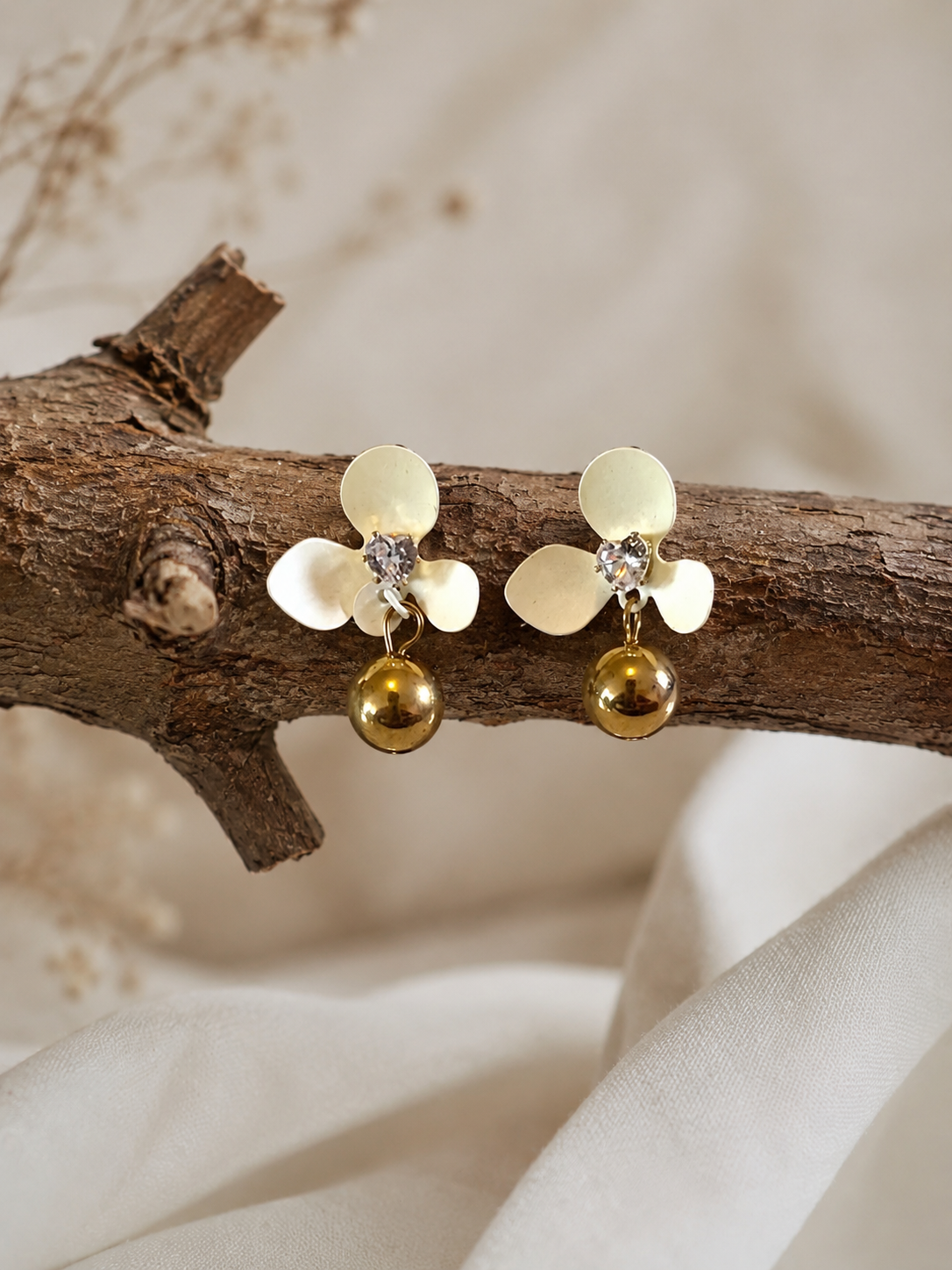 Fleur Chic Ivory Earrings